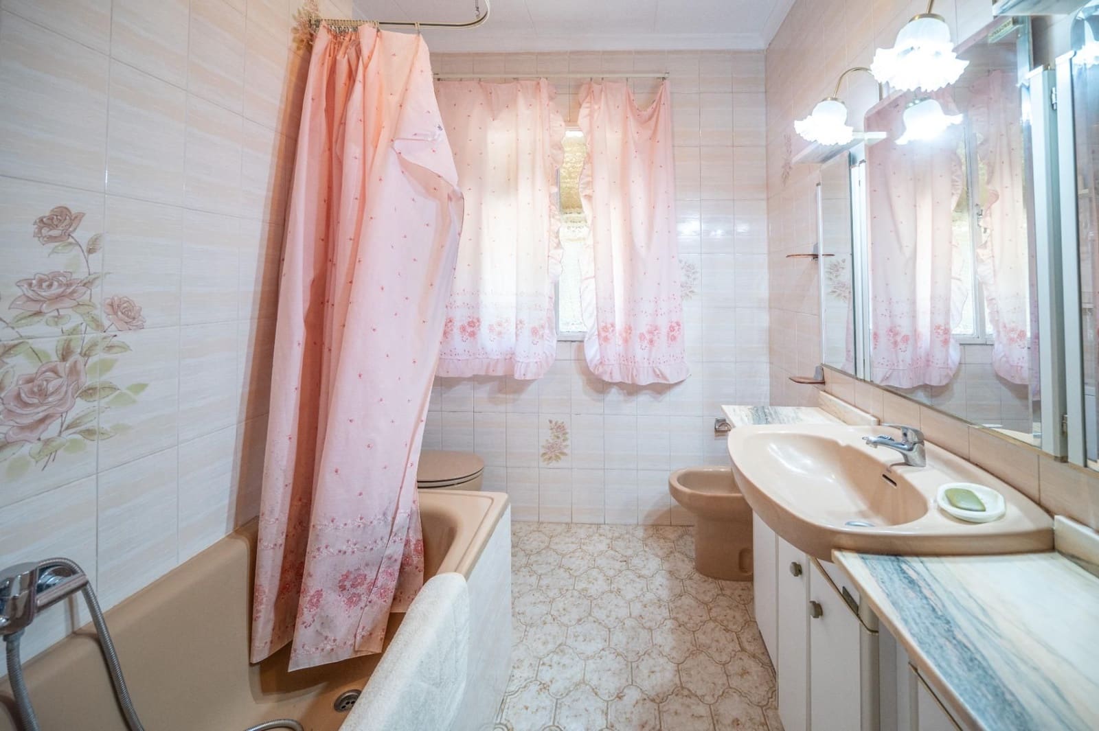 3 soveværelse Villa til salg i Otura med swimmingpool garage - € 325.000 (Ref: 9534291)