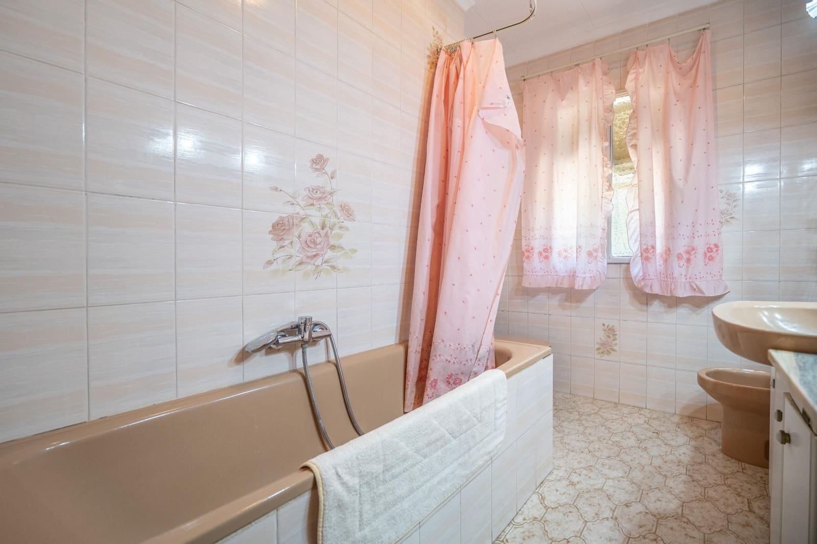 3 soveværelse Villa til salg i Otura med swimmingpool garage - € 325.000 (Ref: 9534291)