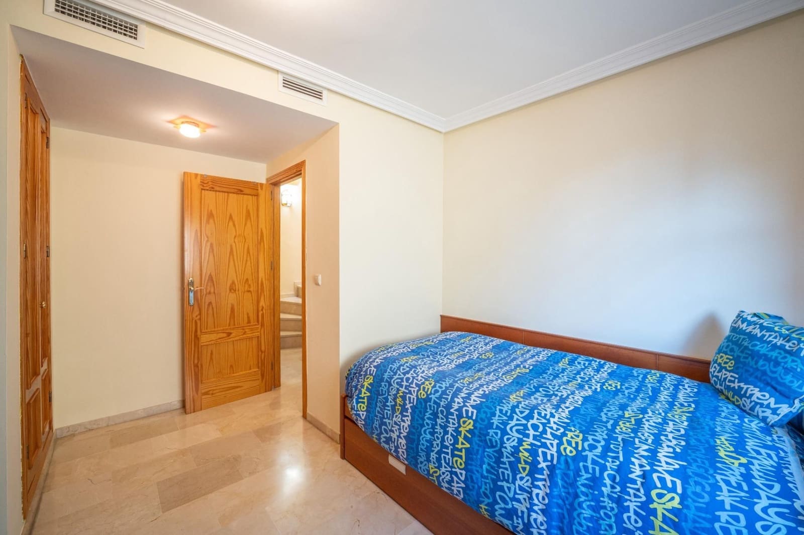 5 sovrum Villa till salu i Granada stad med garage - 585 000 € (Ref: 9534292)