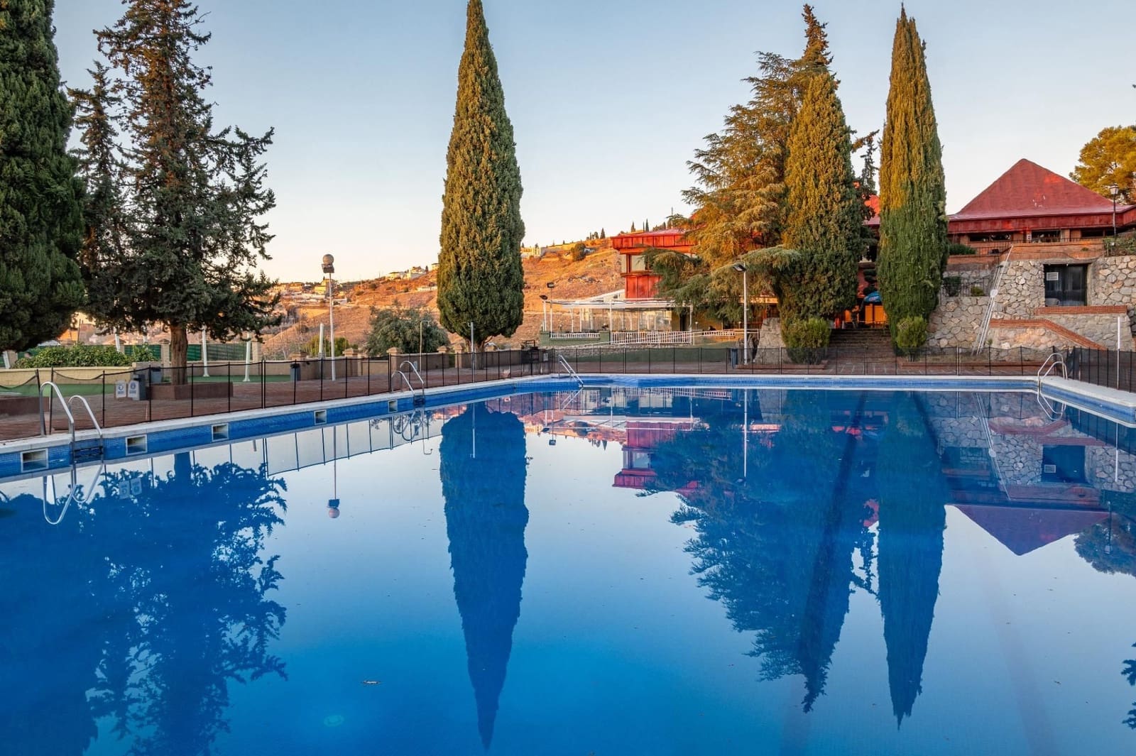 5 sovrum Villa till salu i Granada stad med garage - 585 000 € (Ref: 9534292)