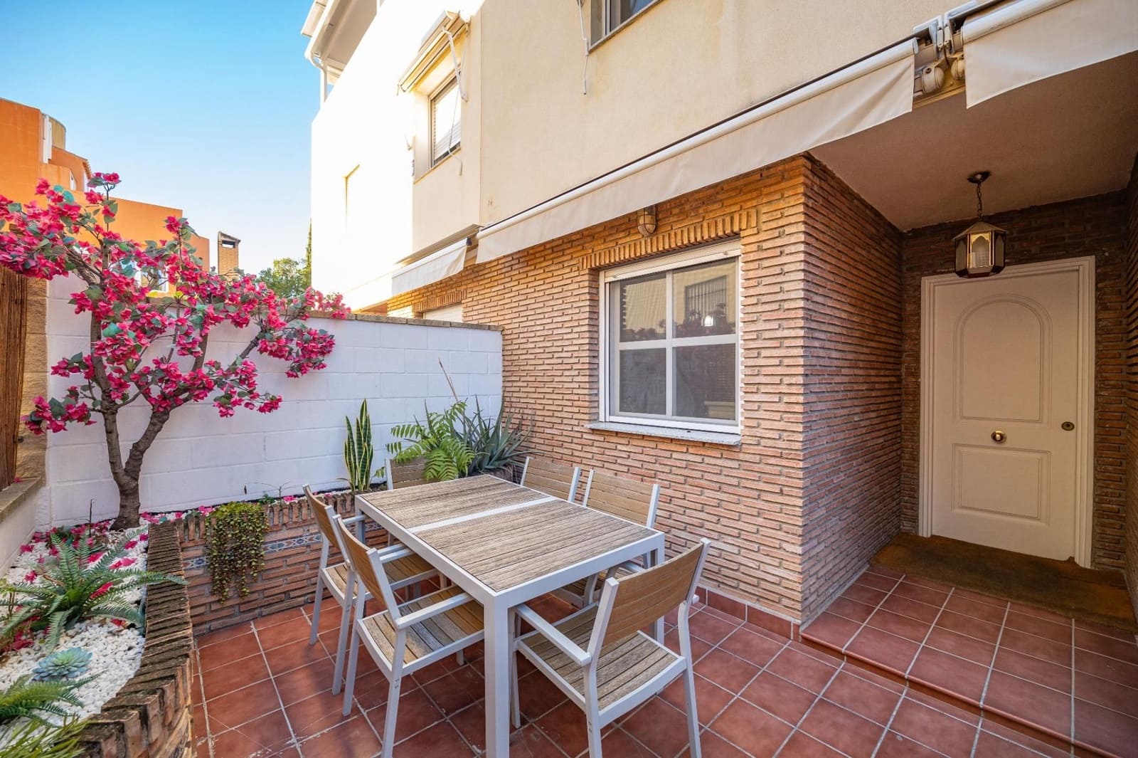 5 sovrum Villa till salu i Granada stad med garage - 585 000 € (Ref: 9534292)