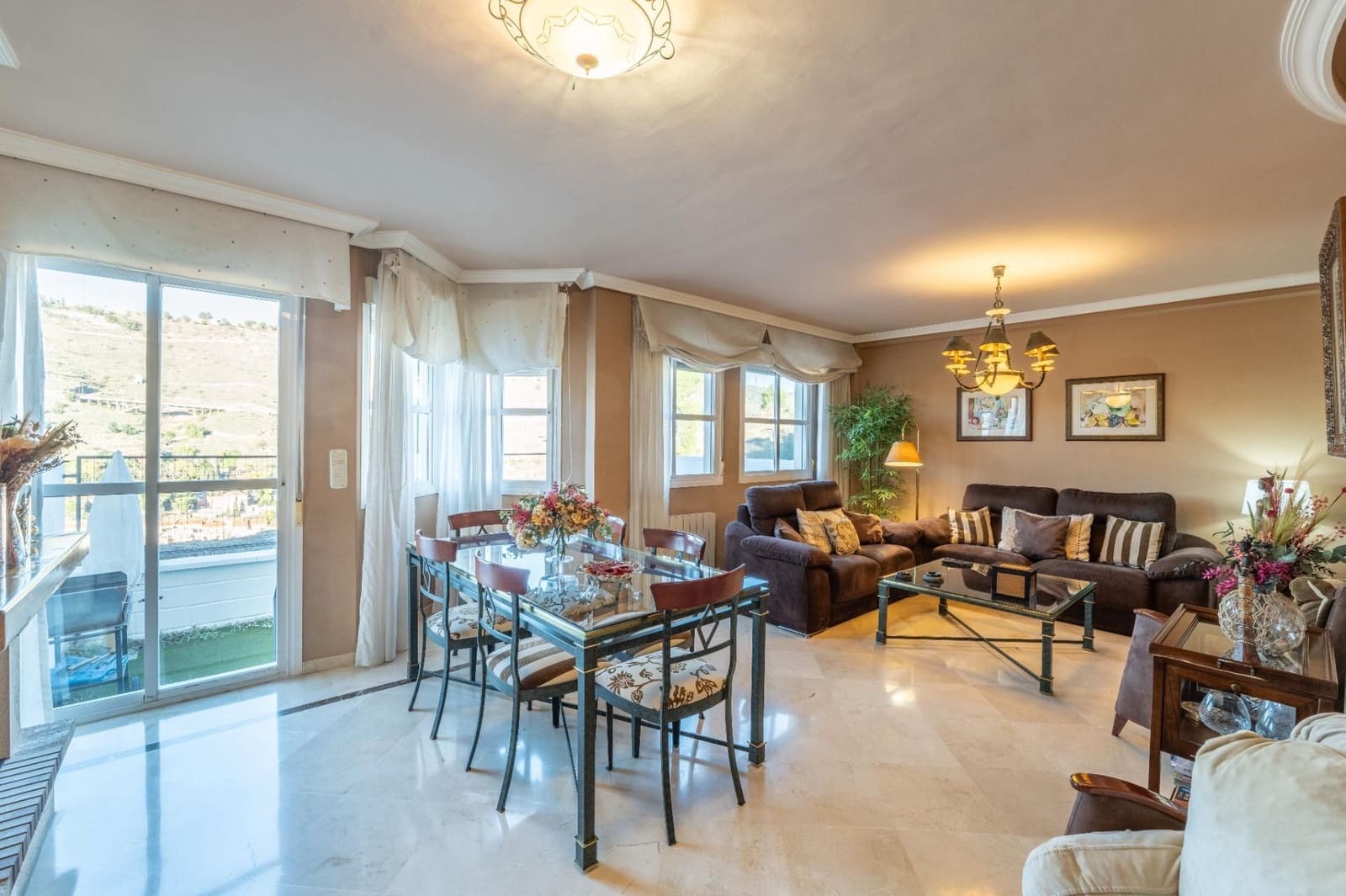 5 sovrum Villa till salu i Granada stad med garage - 585 000 € (Ref: 9534292)