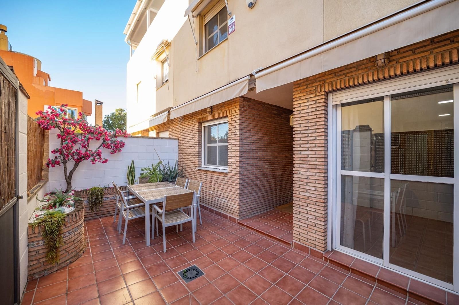 5 sovrum Villa till salu i Granada stad med garage - 585 000 € (Ref: 9534292)