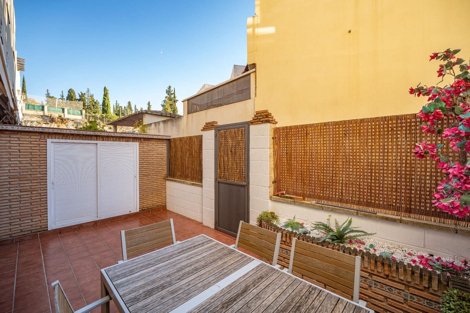 5 sovrum Villa till salu i Granada stad med garage - 585 000 € (Ref: 9534292)