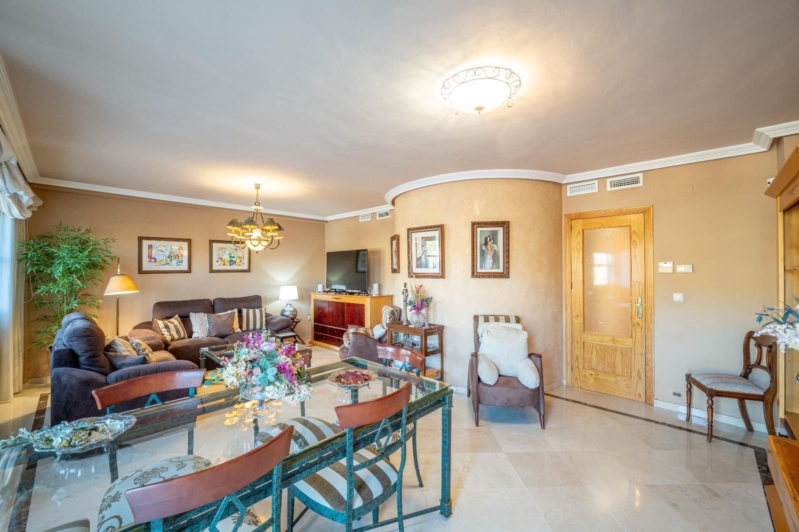 5 sovrum Villa till salu i Granada stad med garage - 585 000 € (Ref: 9534292)