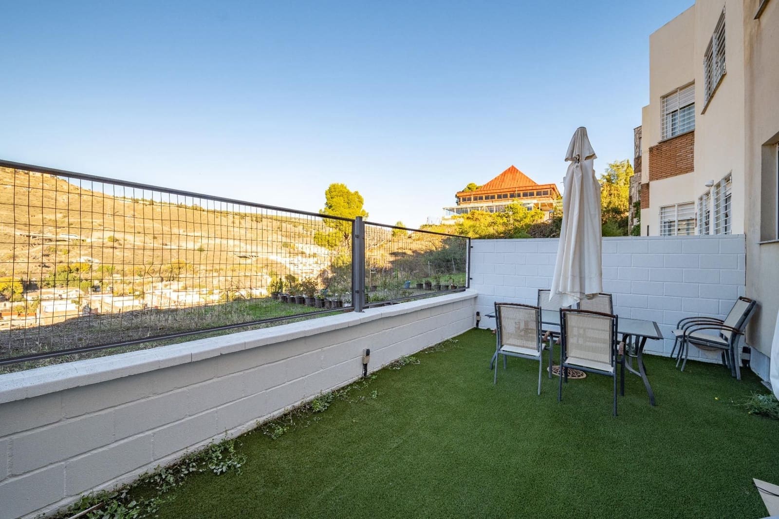 5 sovrum Villa till salu i Granada stad med garage - 585 000 € (Ref: 9534292)