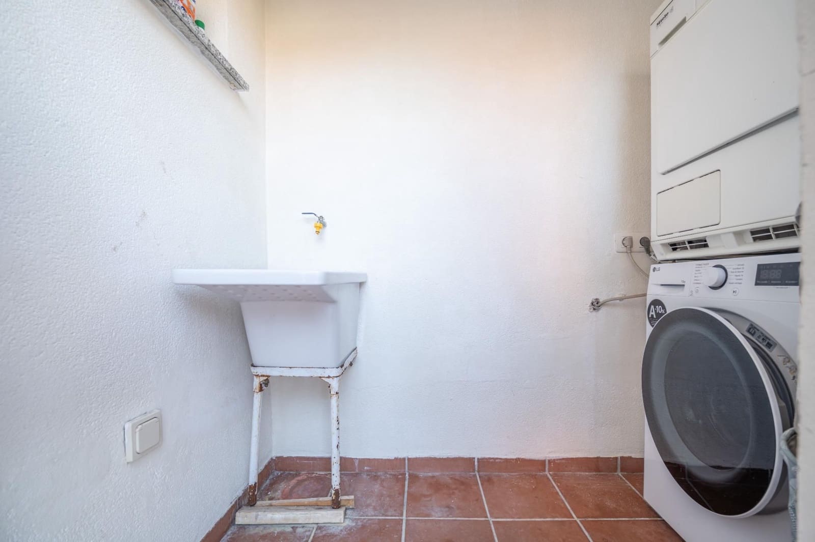 5 sovrum Villa till salu i Granada stad med garage - 585 000 € (Ref: 9534292)