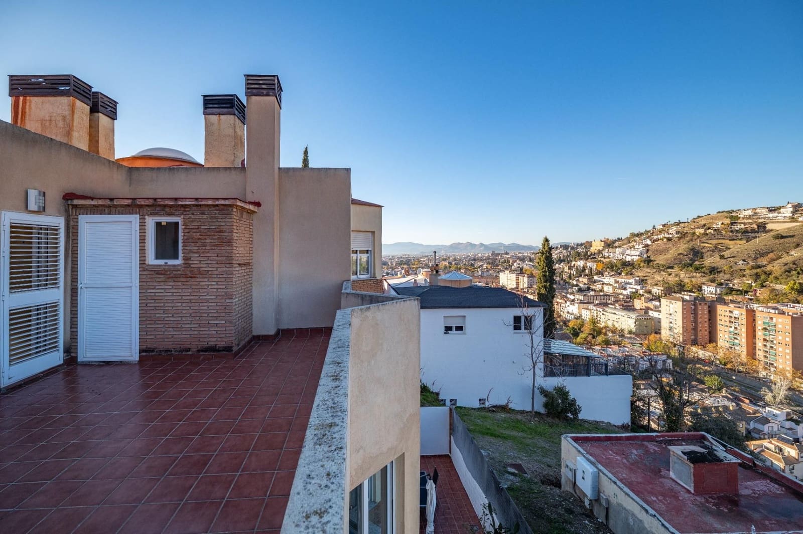 5 sovrum Villa till salu i Granada stad med garage - 585 000 € (Ref: 9534292)