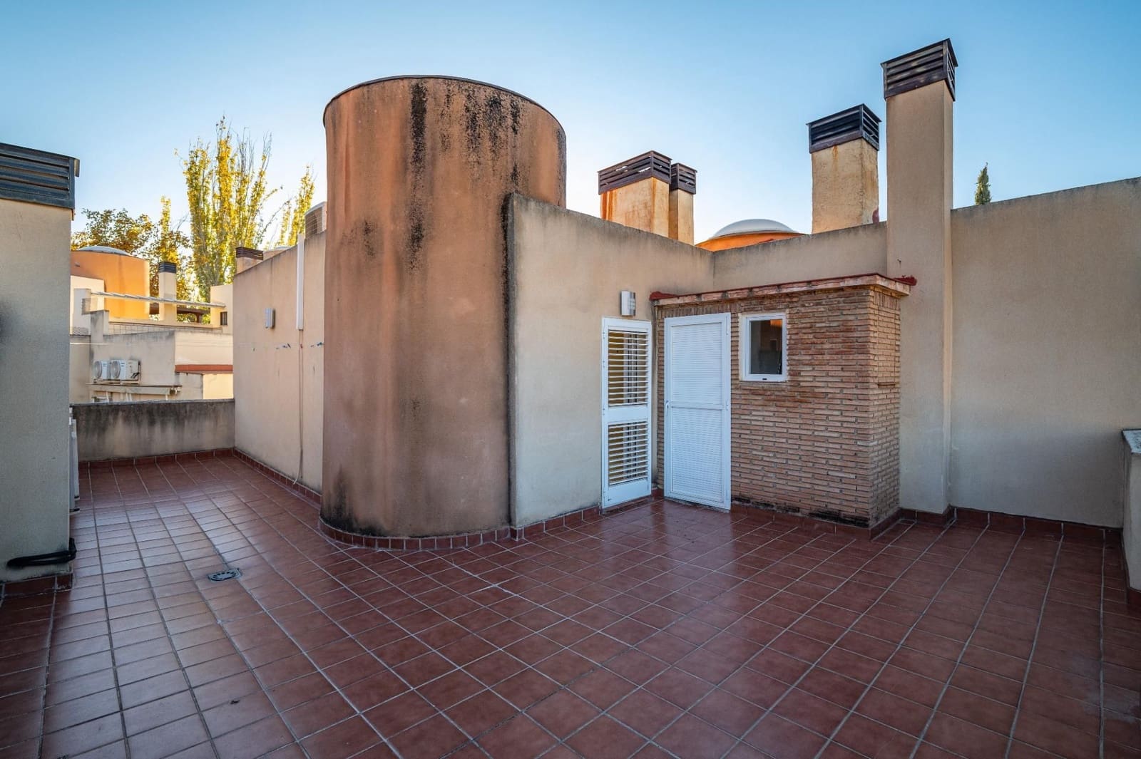 5 sovrum Villa till salu i Granada stad med garage - 585 000 € (Ref: 9534292)