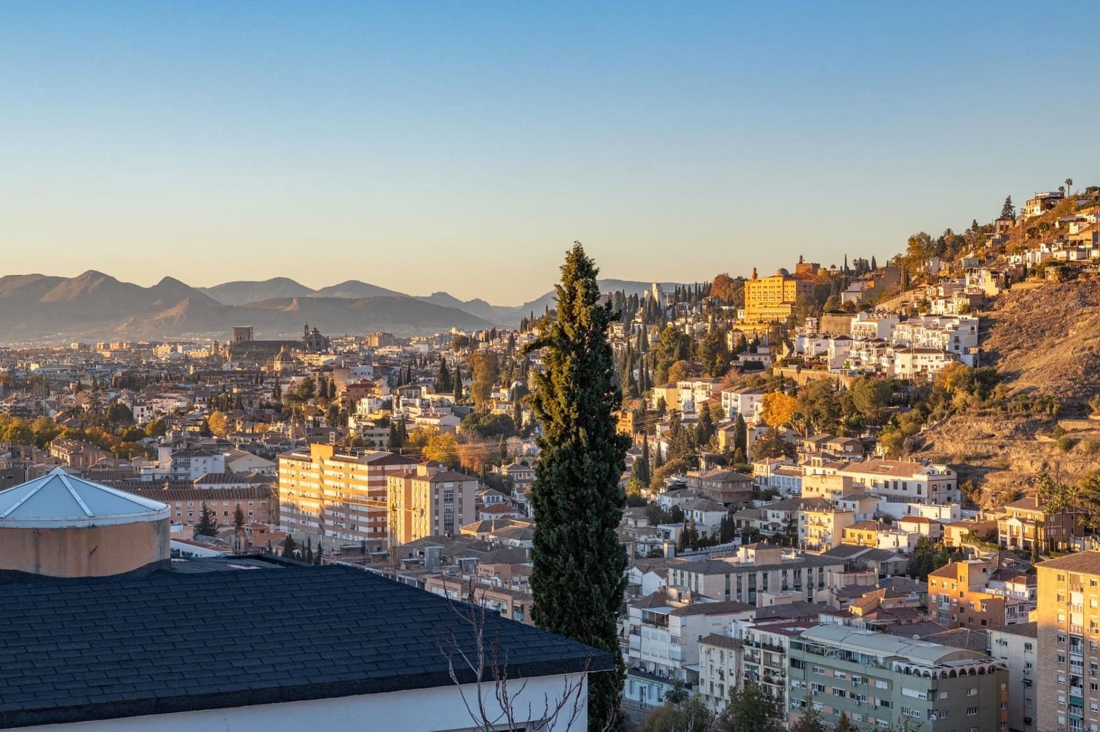 5 sovrum Villa till salu i Granada stad med garage - 585 000 € (Ref: 9534292)