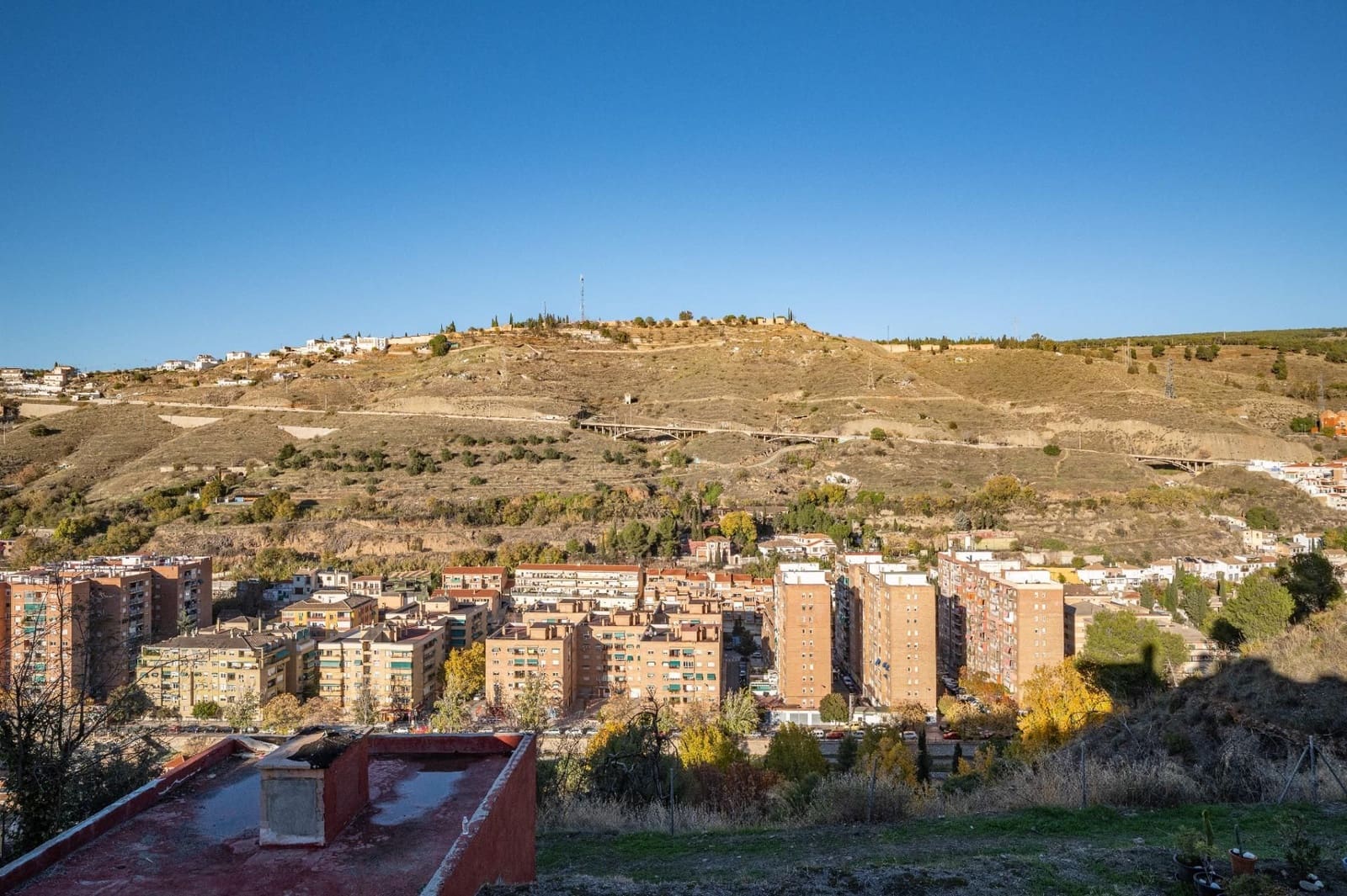 5 sovrum Villa till salu i Granada stad med garage - 585 000 € (Ref: 9534292)