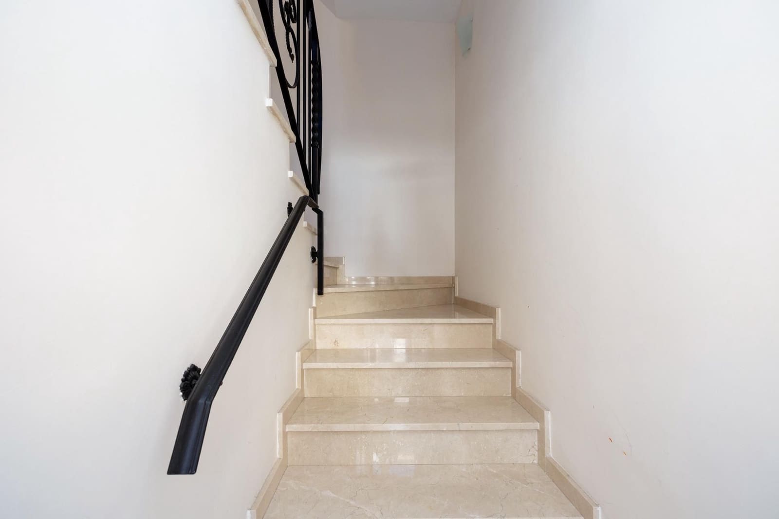 2 bedroom Flat for sale in Huetor Santillan - € 125,000 (Ref: 9534294)