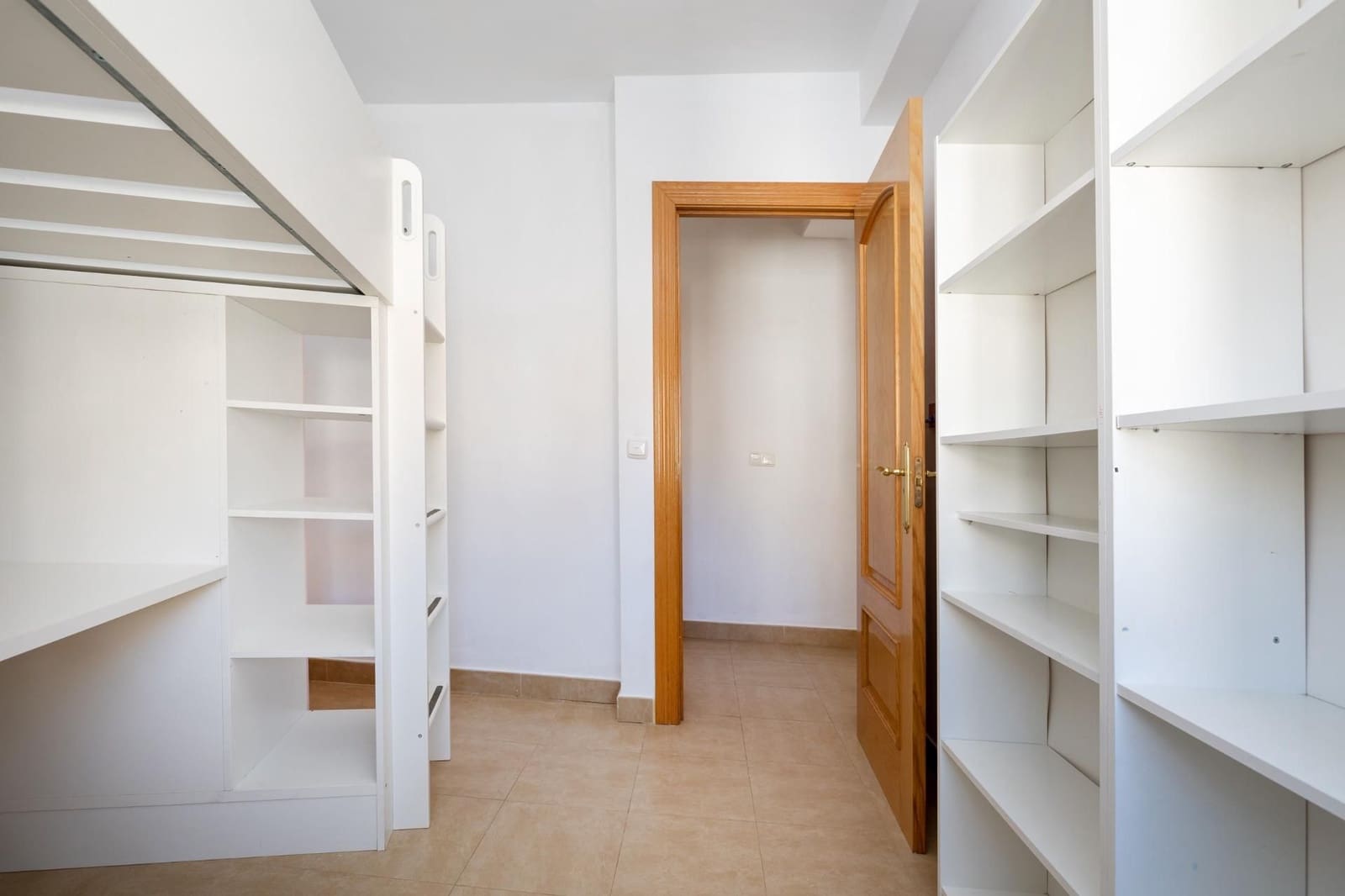 2 bedroom Flat for sale in Huetor Santillan - € 125,000 (Ref: 9534294)