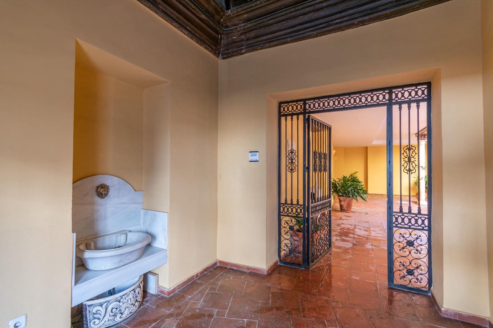 12 bedroom Townhouse for sale in Guadix with pool - € 550,000 (Ref: 9534299)