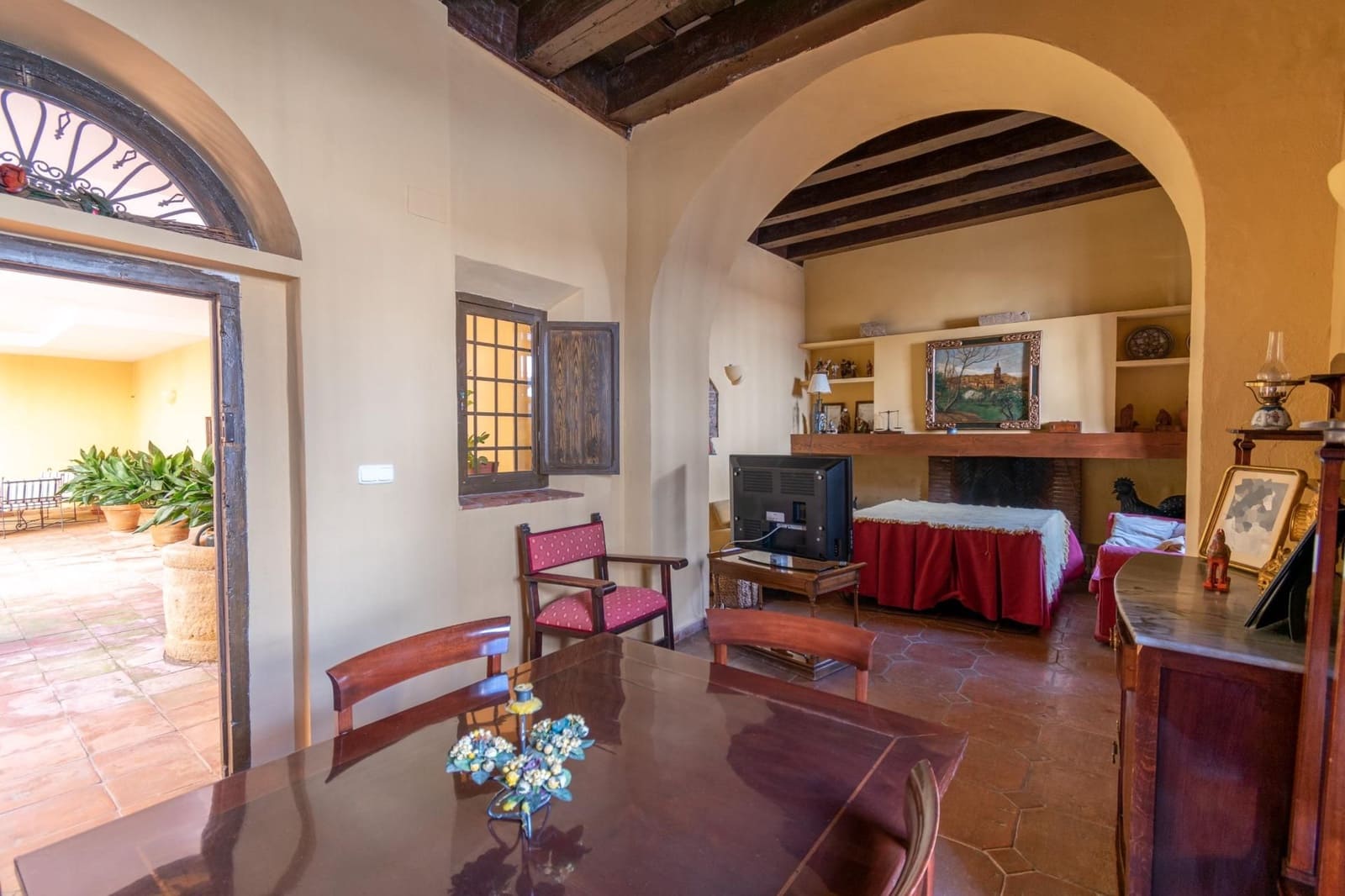 12 bedroom Townhouse for sale in Guadix with pool - € 550,000 (Ref: 9534299)