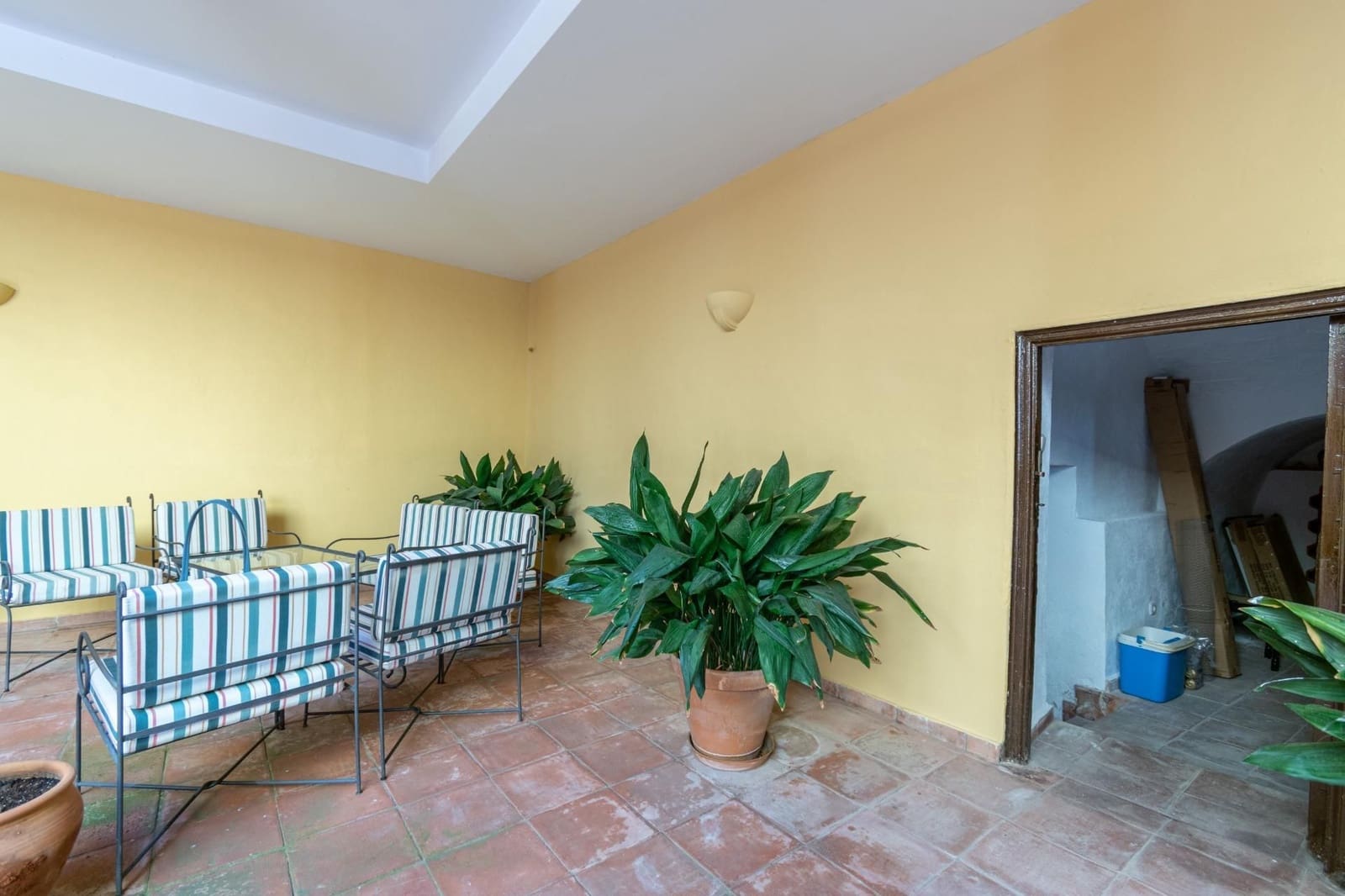 12 bedroom Townhouse for sale in Guadix with pool - € 550,000 (Ref: 9534299)