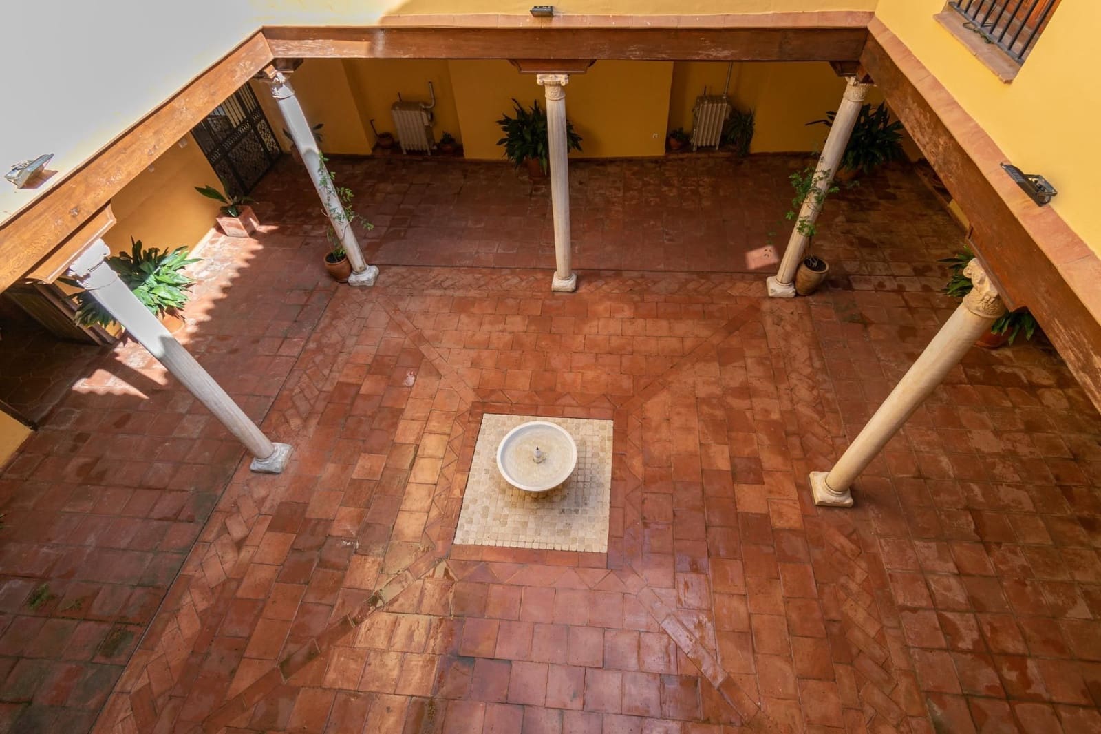 12 bedroom Townhouse for sale in Guadix with pool - € 550,000 (Ref: 9534299)