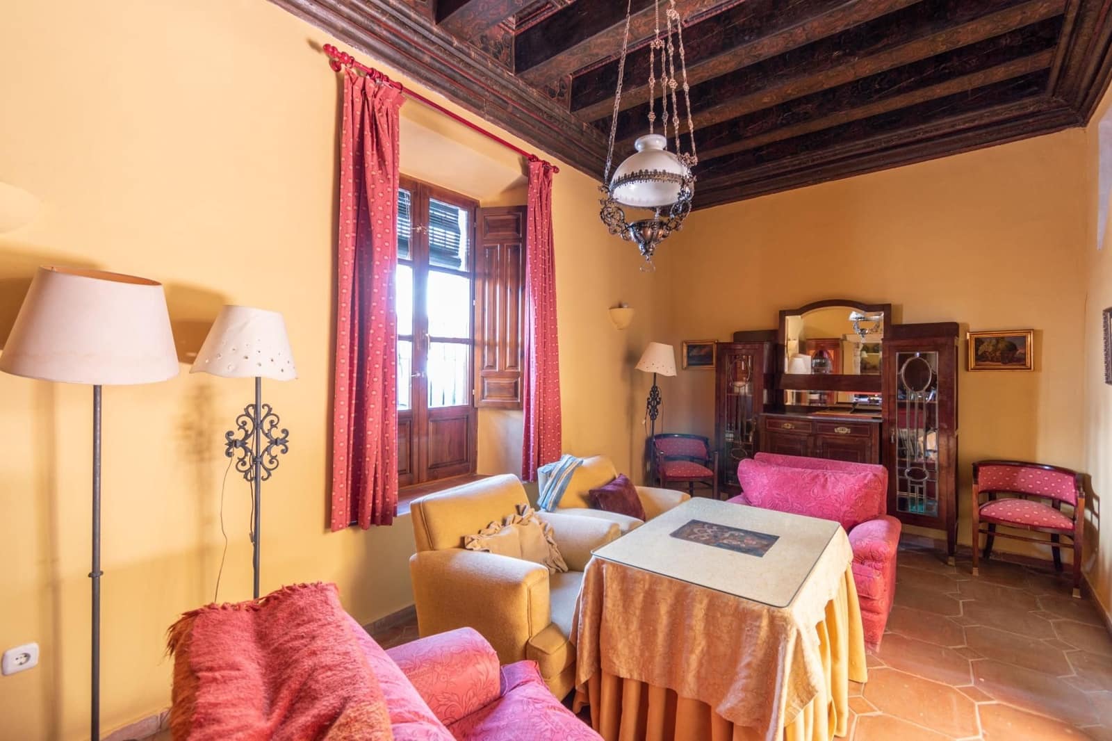 12 bedroom Townhouse for sale in Guadix with pool - € 550,000 (Ref: 9534299)