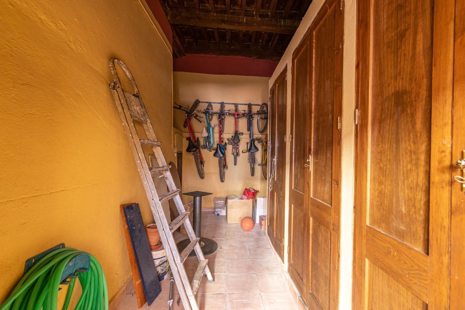 12 bedroom Townhouse for sale in Guadix with pool - € 550,000 (Ref: 9534299)