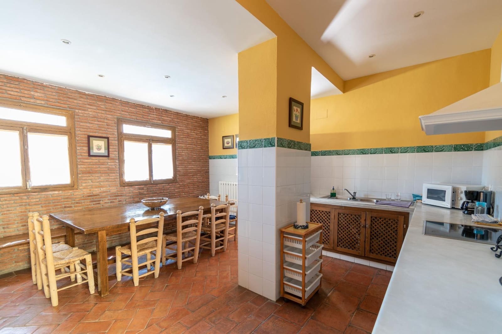 12 bedroom Townhouse for sale in Guadix with pool - € 550,000 (Ref: 9534299)