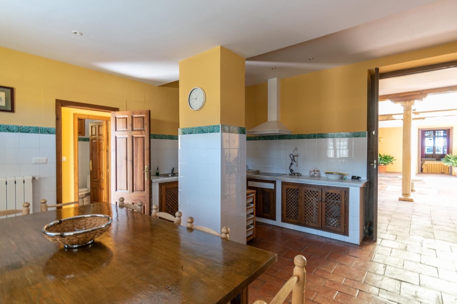 12 bedroom Townhouse for sale in Guadix with pool - € 550,000 (Ref: 9534299)