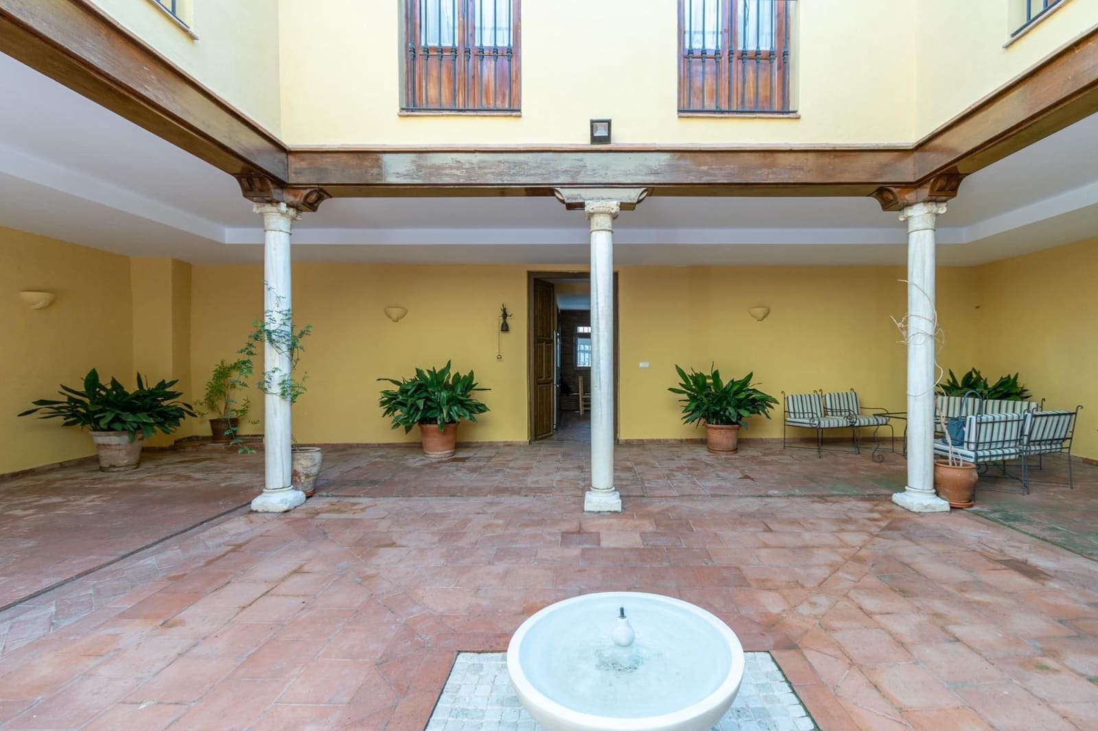 12 bedroom Townhouse for sale in Guadix with pool - € 550,000 (Ref: 9534299)