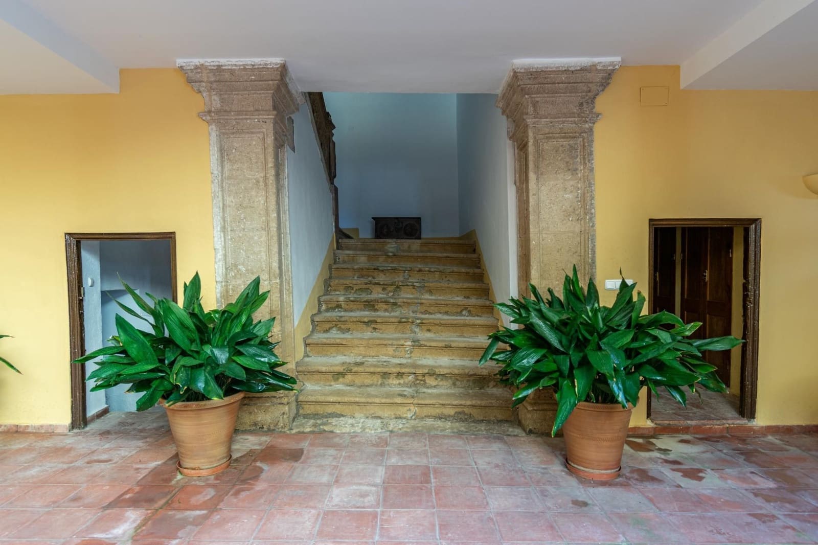 12 bedroom Townhouse for sale in Guadix with pool - € 550,000 (Ref: 9534299)