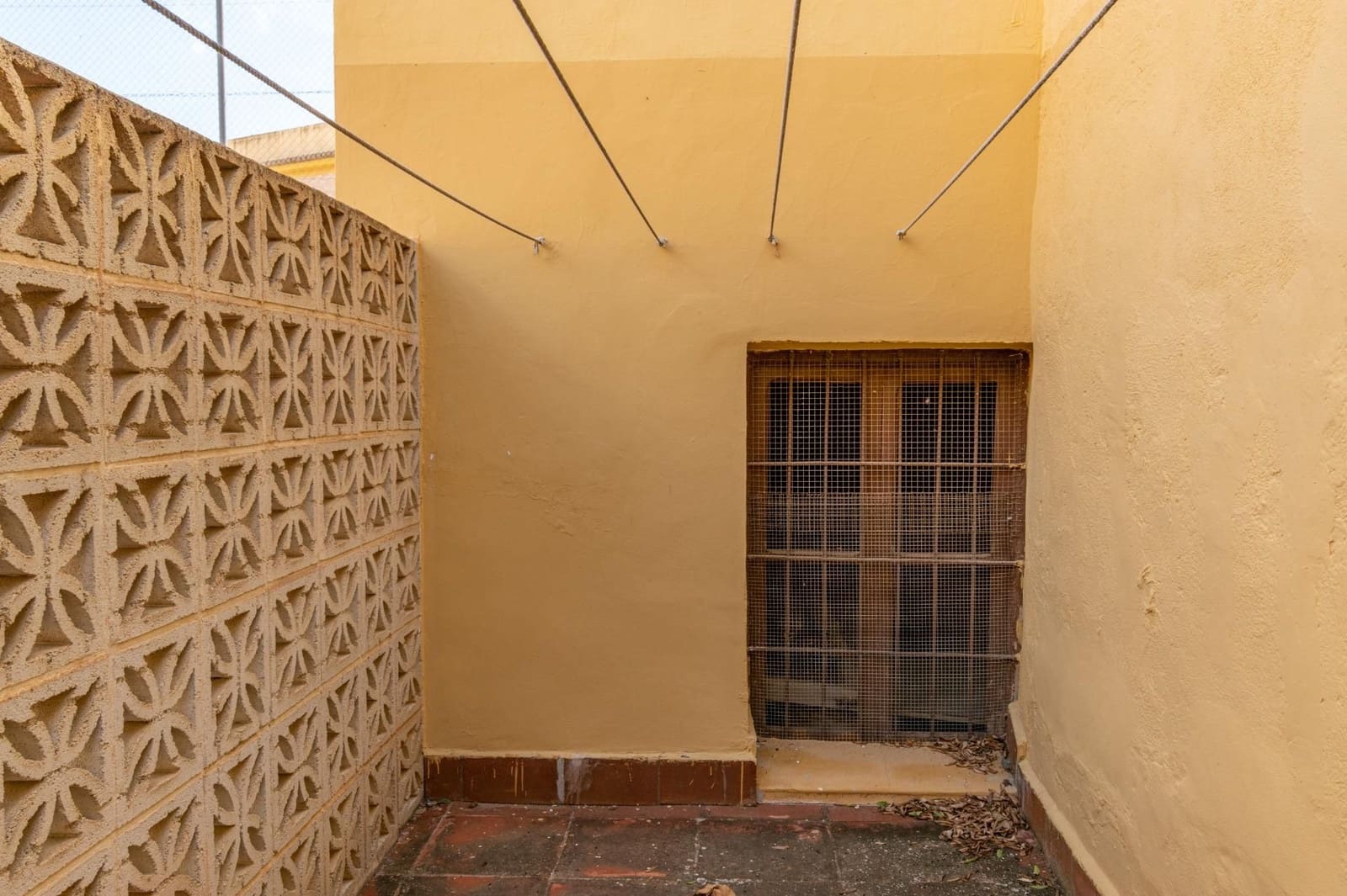 12 bedroom Townhouse for sale in Guadix with pool - € 550,000 (Ref: 9534299)