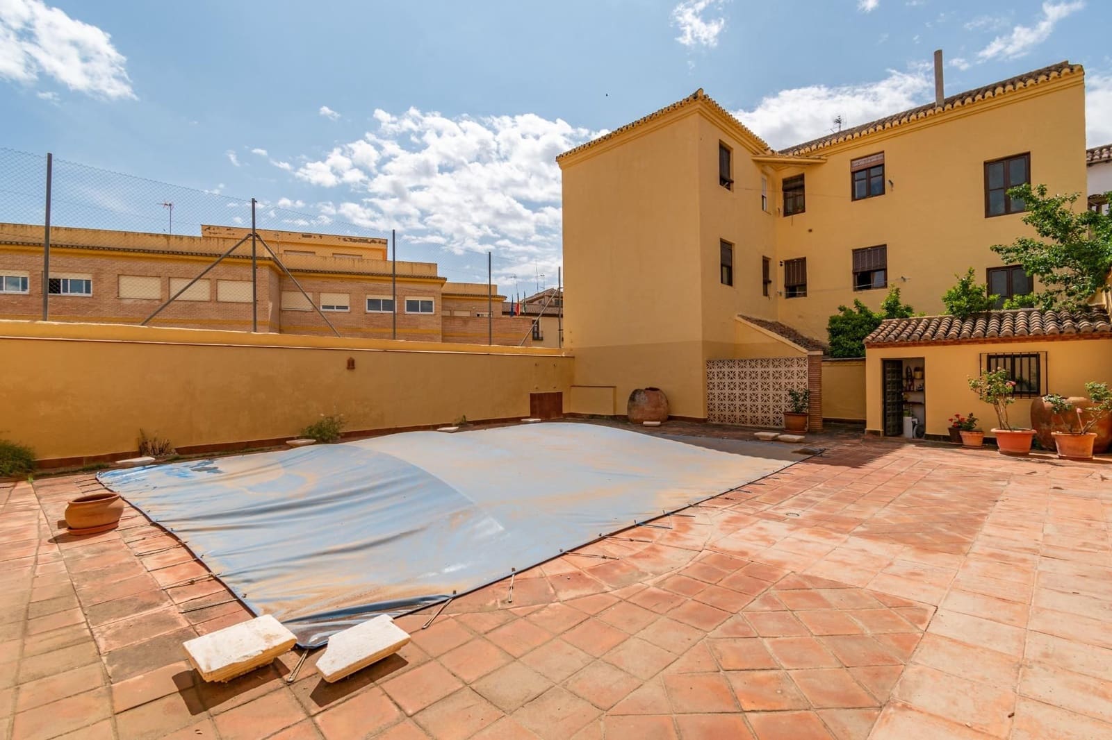 12 bedroom Townhouse for sale in Guadix with pool - € 550,000 (Ref: 9534299)