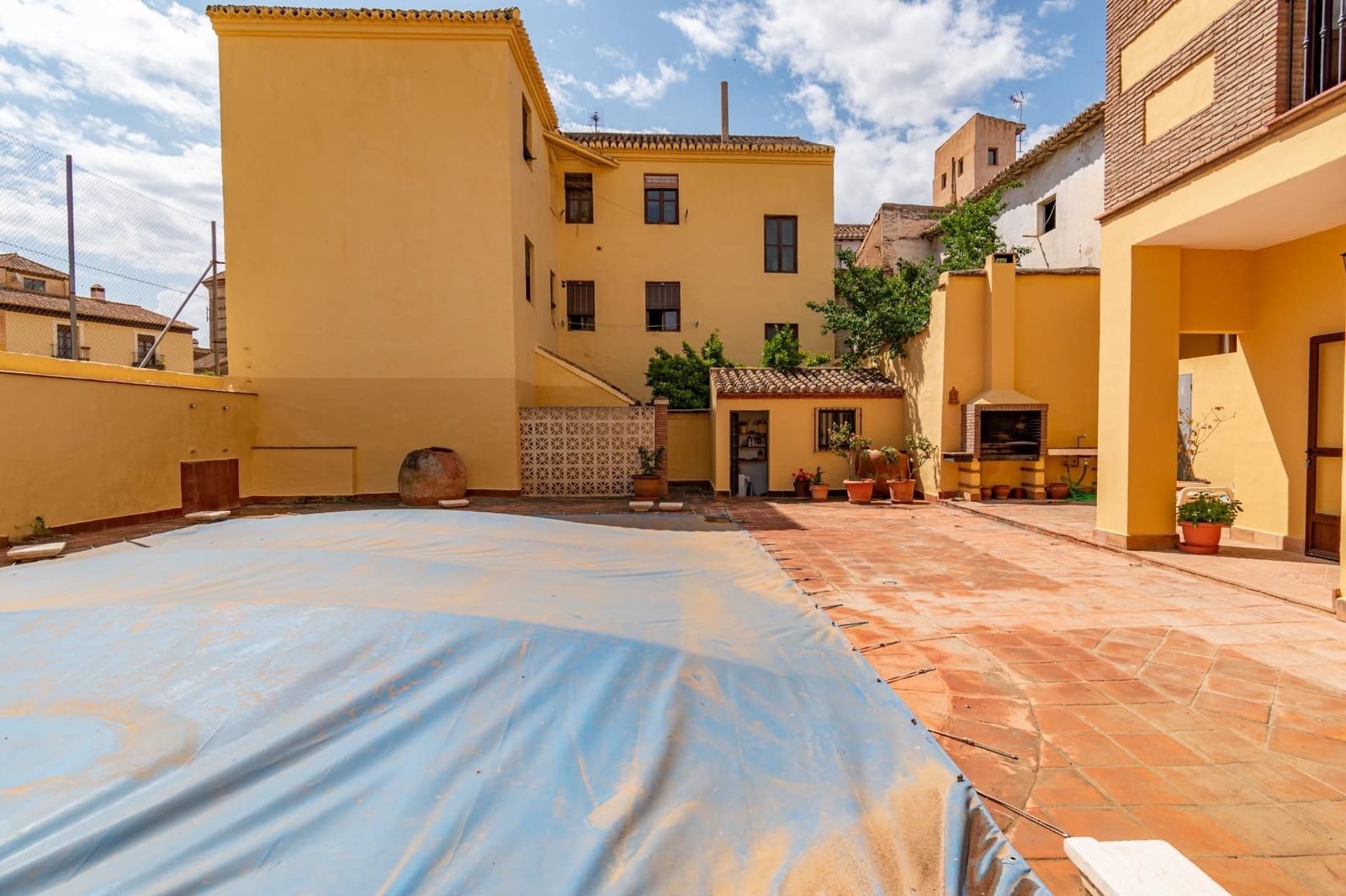 12 bedroom Townhouse for sale in Guadix with pool - € 550,000 (Ref: 9534299)