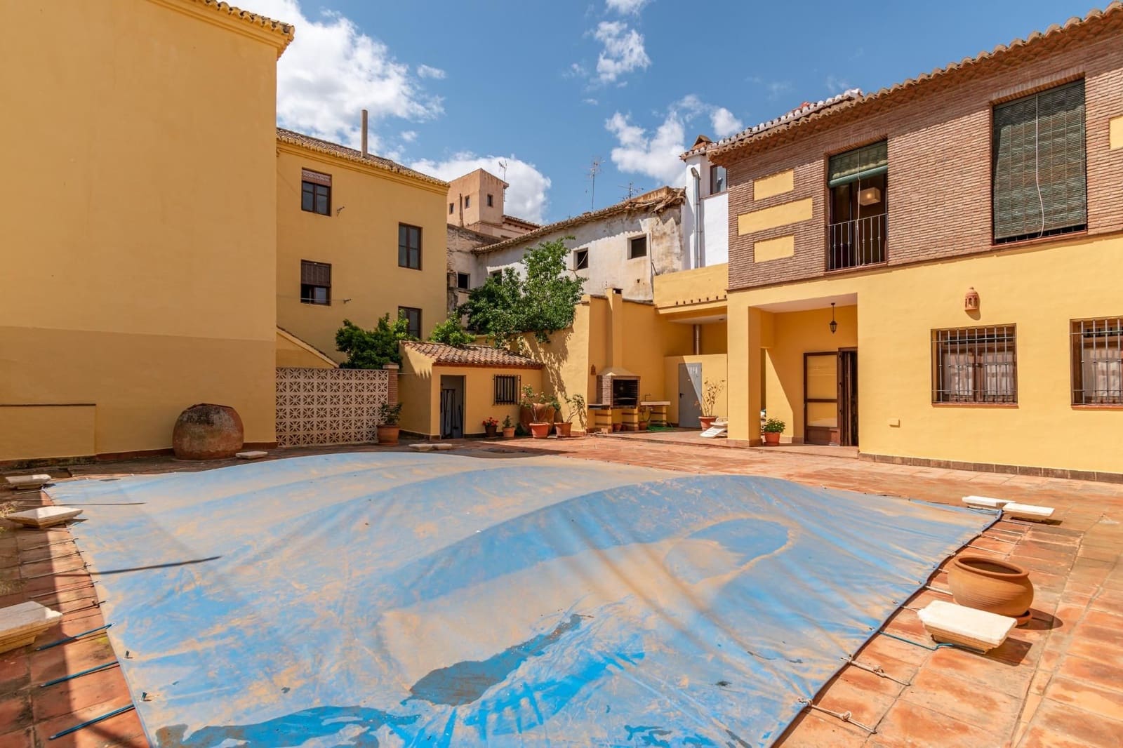 12 bedroom Townhouse for sale in Guadix with pool - € 550,000 (Ref: 9534299)