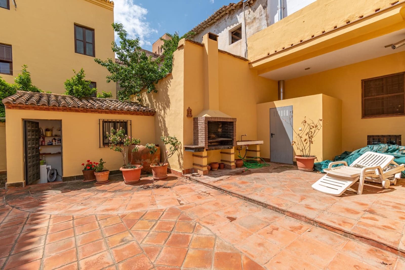 12 bedroom Townhouse for sale in Guadix with pool - € 550,000 (Ref: 9534299)