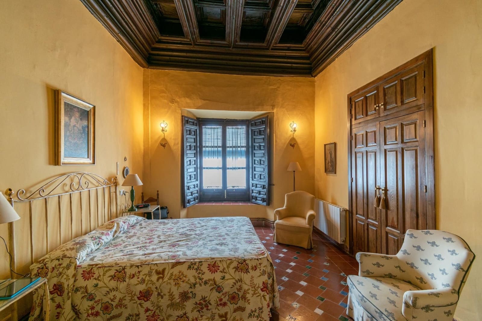 12 bedroom Townhouse for sale in Guadix with pool - € 550,000 (Ref: 9534299)