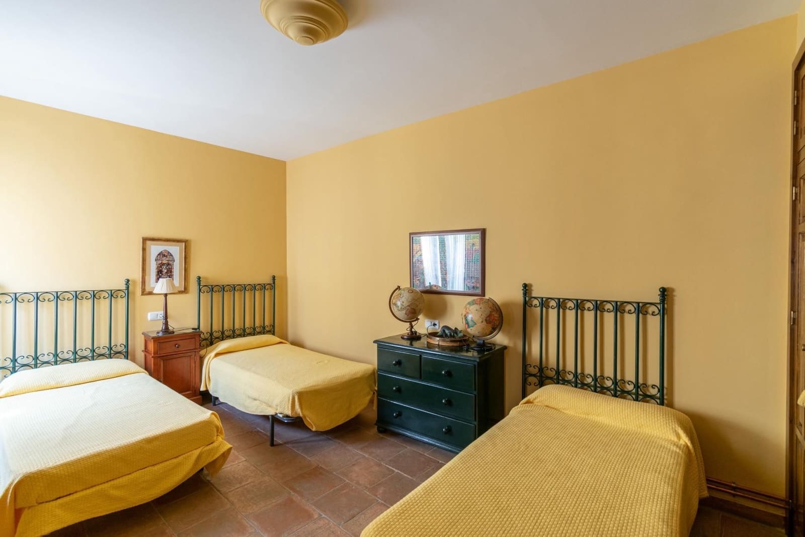 12 bedroom Townhouse for sale in Guadix with pool - € 550,000 (Ref: 9534299)