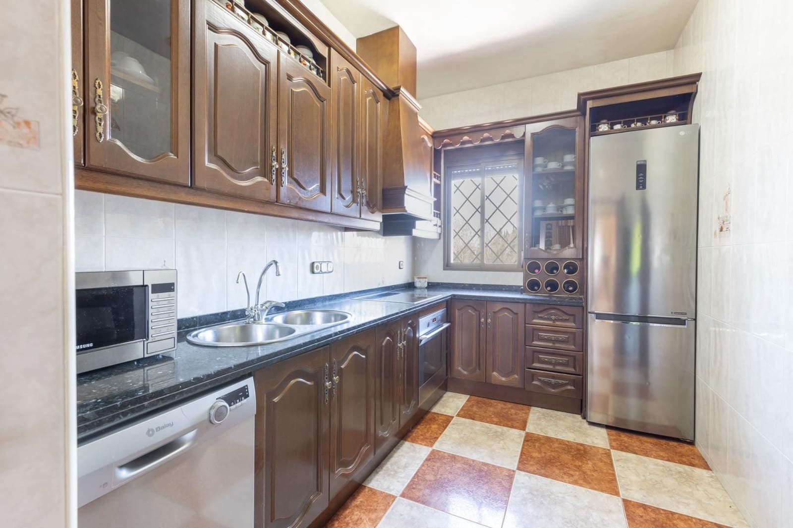 Finca/Casa Rural de 8 habitaciones en Granada ciudad en venta con piscina garaje - 685.700 € (Ref: 9534300)