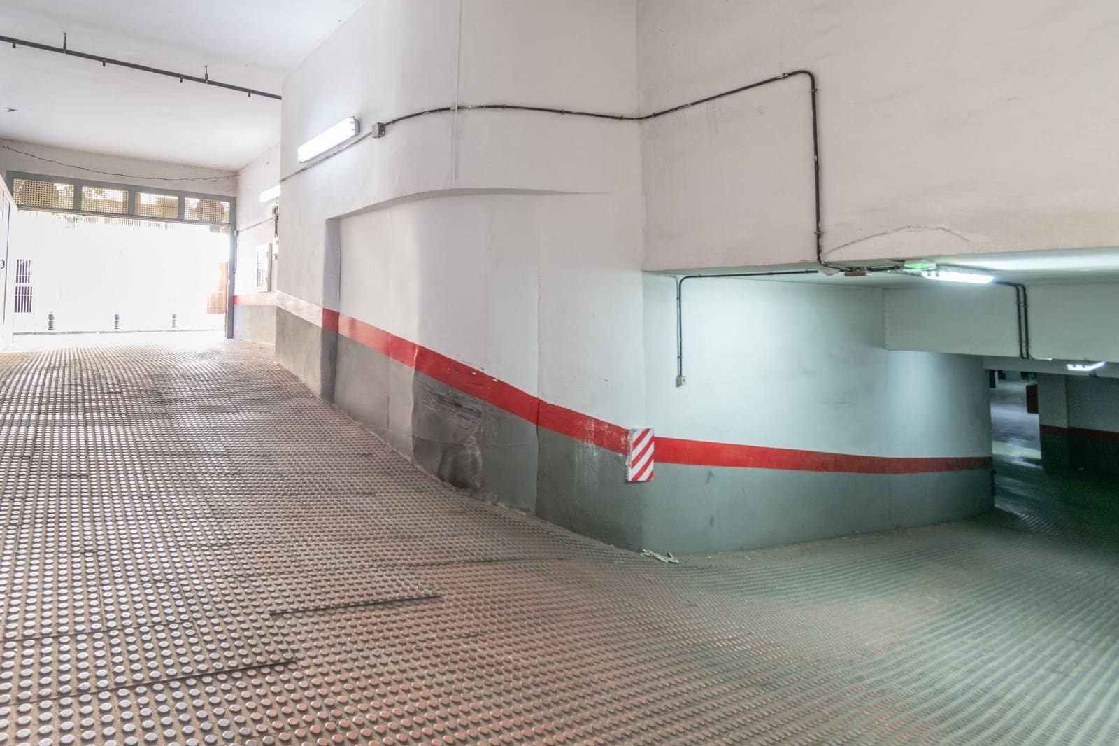 Garage for sale in Granada city - € 29,900 (Ref: 9534306)