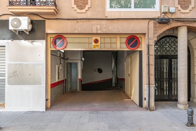 Garage te koop in Figares, Granada stad - € 29.900 (Ref: 9534306)