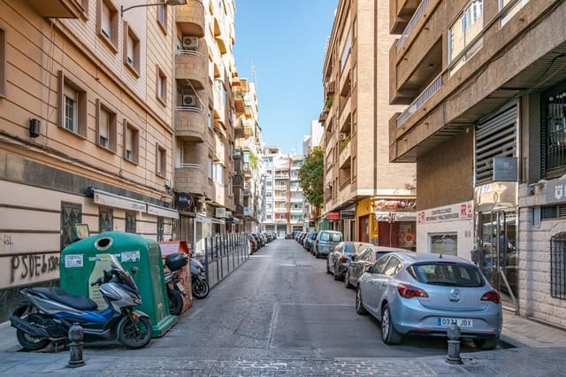 Garage til salg i Figares, Granada by - € 29.900 (Ref: 9534306)