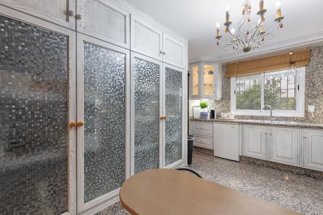 4 soveværelse Villa til salg i Atarfe - € 380.000 (Ref: 9534307)