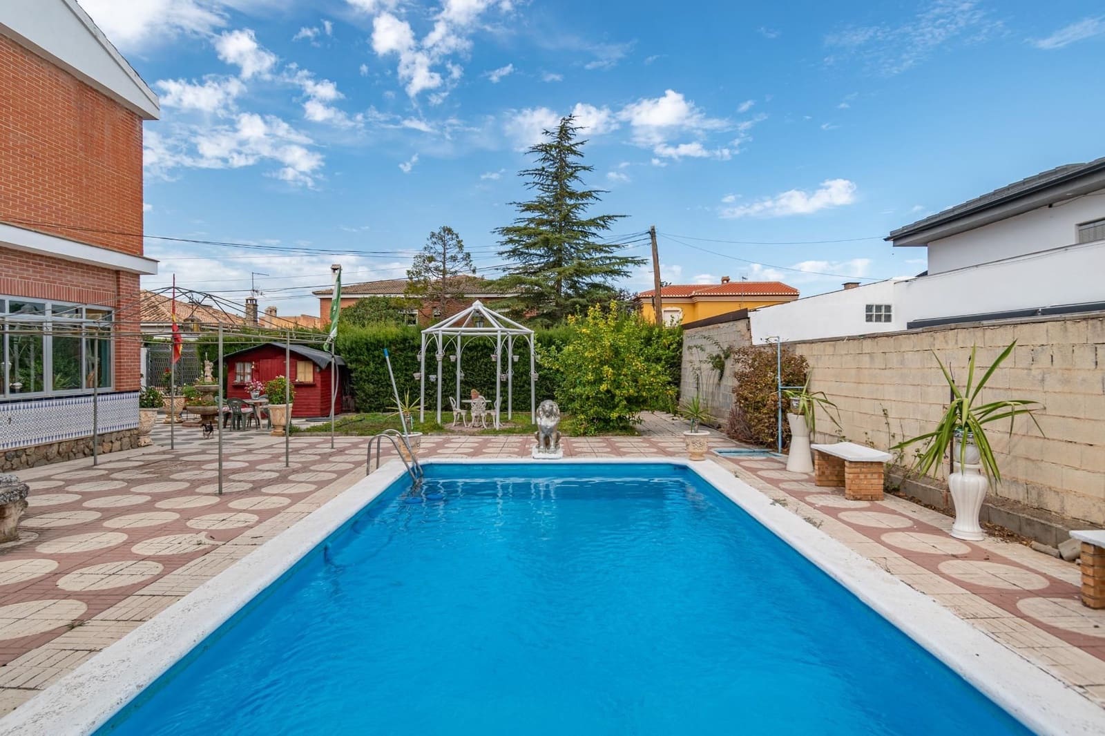 5 bedroom Villa for sale in Otura with pool garage - € 340,000 (Ref: 9534309)