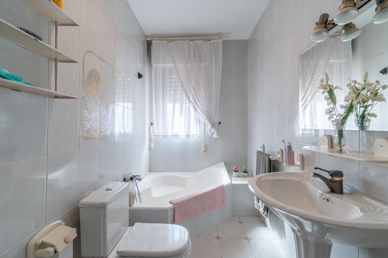 5 bedroom Villa for sale in Otura with pool garage - € 340,000 (Ref: 9534309)