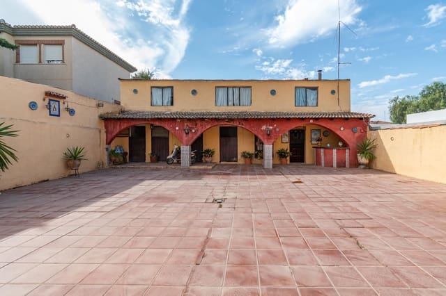 5 sypialnia Willa na sprzedaż w Otura z basenem garażem - 340 000 € (Ref: 9534309)