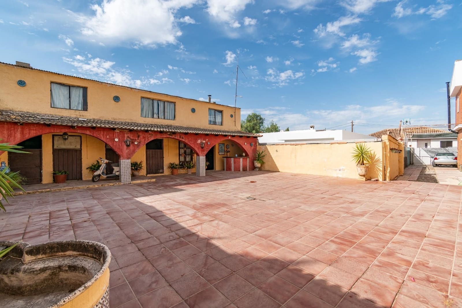 5 bedroom Villa for sale in Otura with pool garage - € 340,000 (Ref: 9534309)