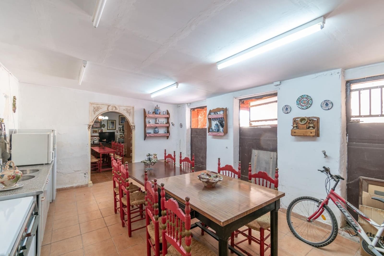 5 bedroom Villa for sale in Otura with pool garage - € 340,000 (Ref: 9534309)