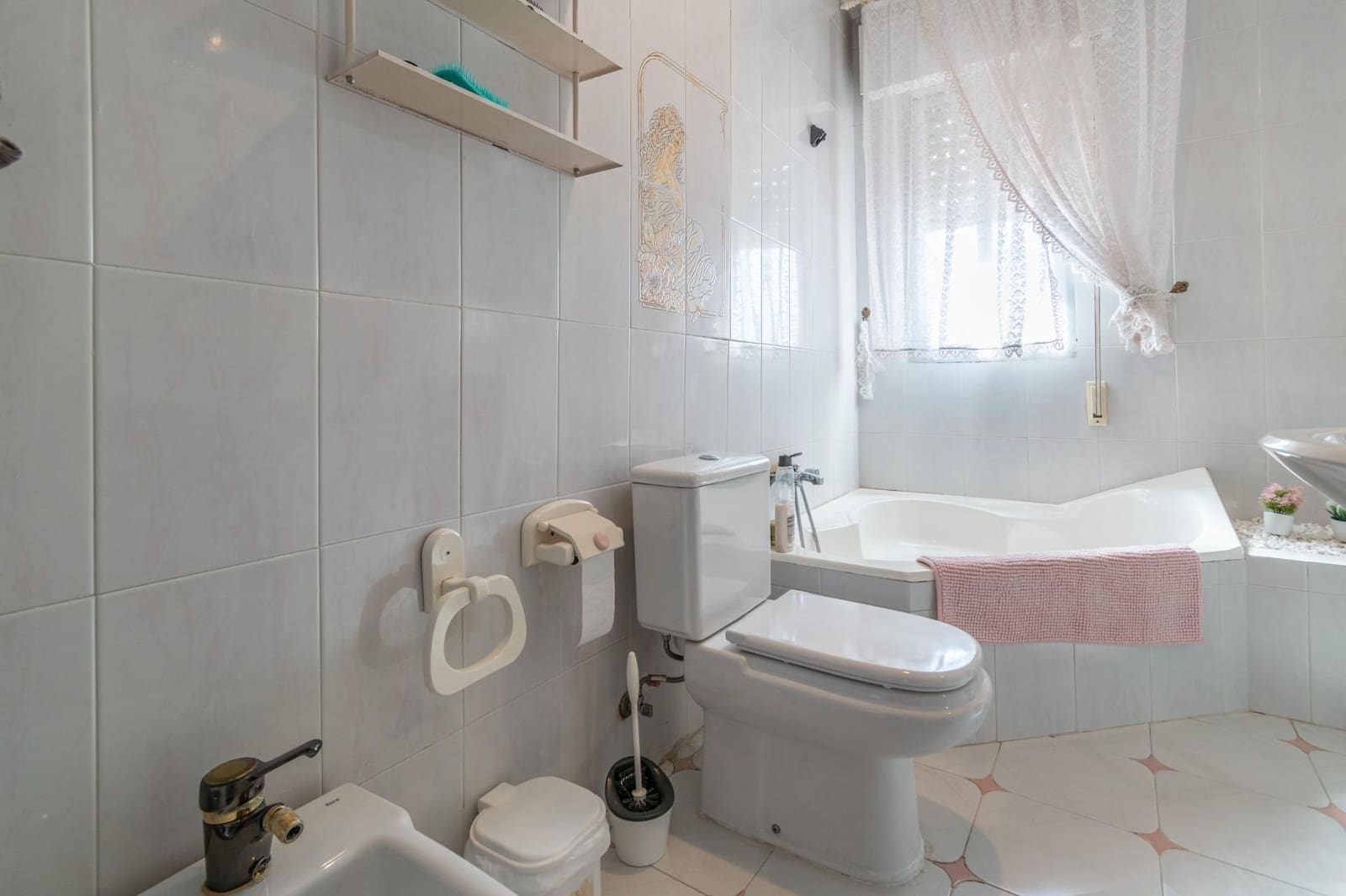 5 bedroom Villa for sale in Otura with pool garage - € 340,000 (Ref: 9534309)