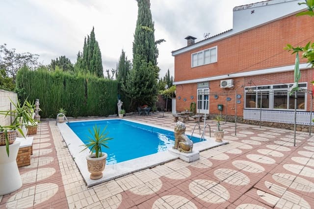 5 sypialnia Willa na sprzedaż w Otura z basenem garażem - 340 000 € (Ref: 9534309)