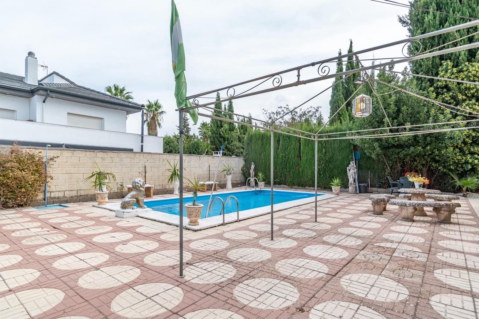 5 bedroom Villa for sale in Otura with pool garage - € 340,000 (Ref: 9534309)