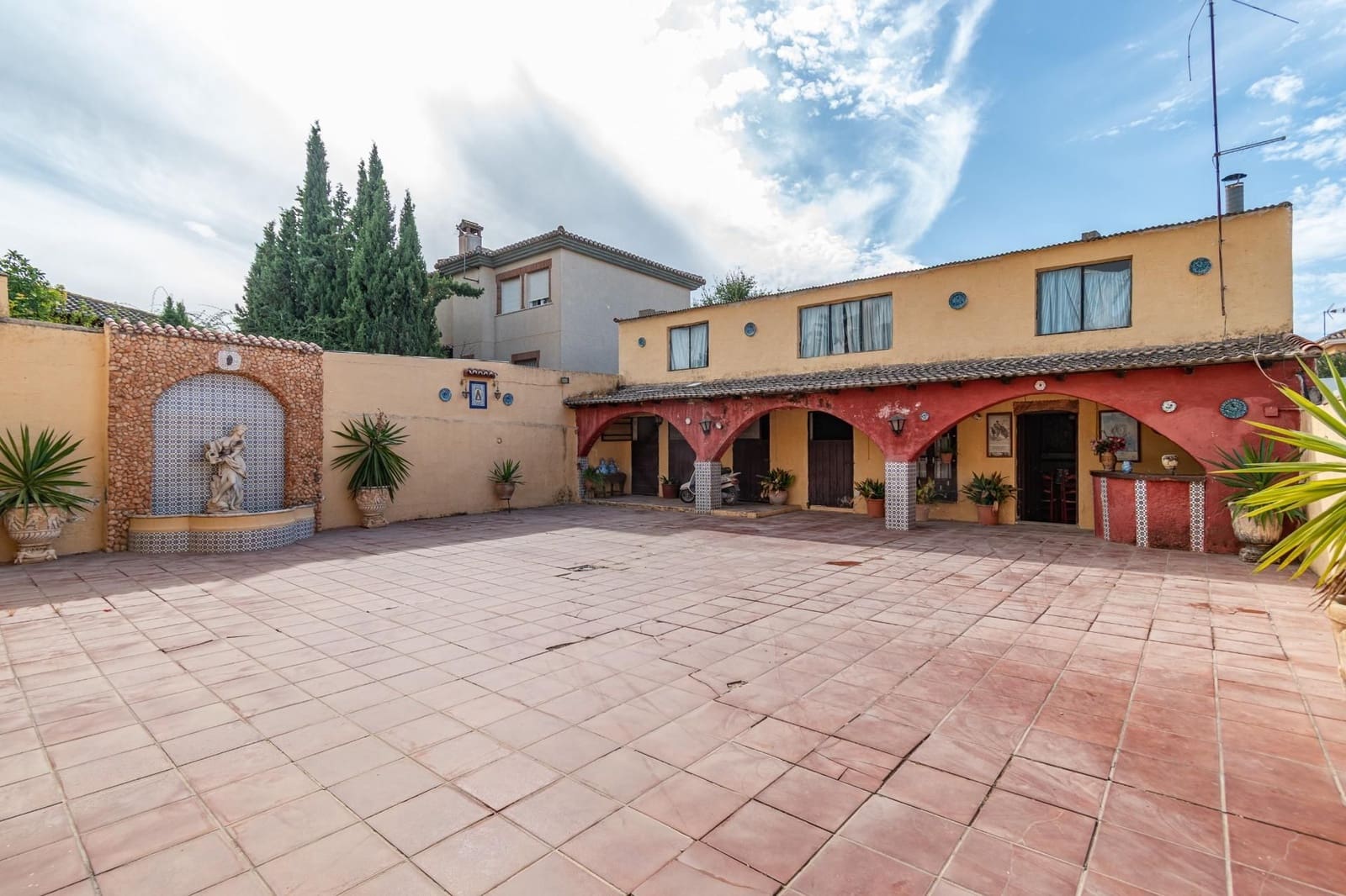 5 bedroom Villa for sale in Otura with pool garage - € 340,000 (Ref: 9534309)