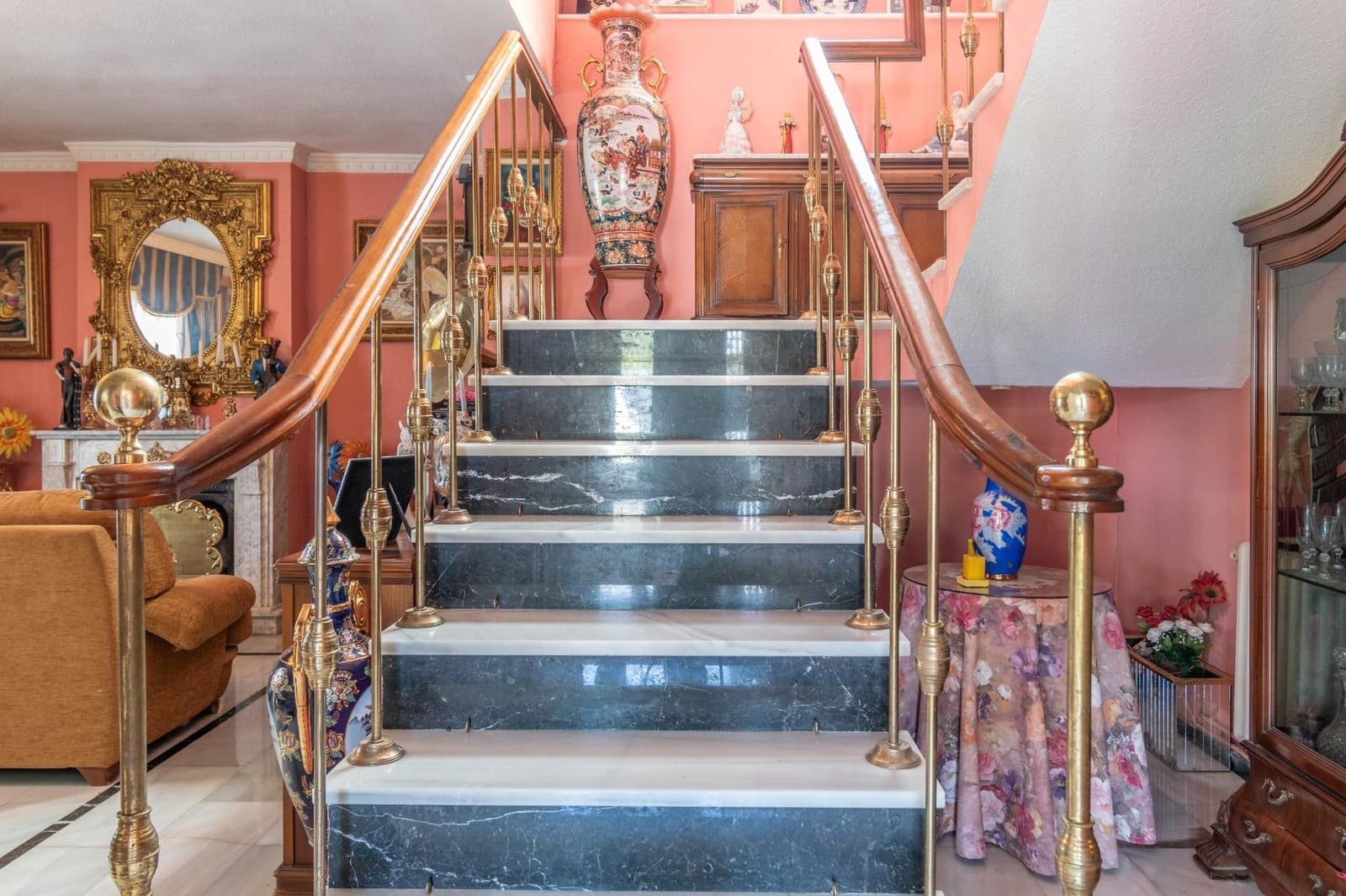 5 bedroom Villa for sale in Otura with pool garage - € 340,000 (Ref: 9534309)