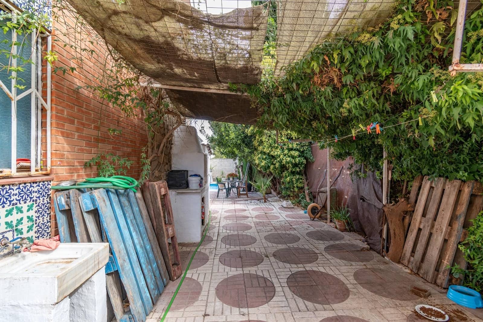 5 bedroom Villa for sale in Otura with pool garage - € 340,000 (Ref: 9534309)